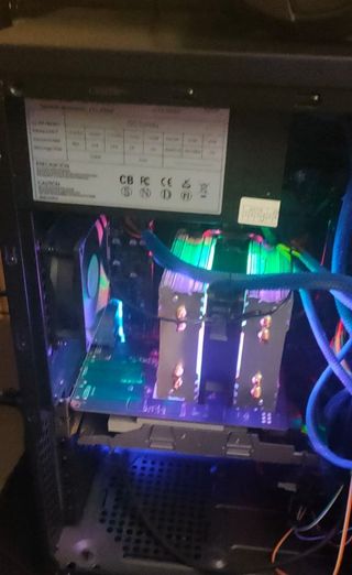 Intel Xeon 2,4ghz. Ram 16 gb. Disco Nvme 240
