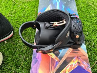 Tabla snowboard Gnu y fijaciones Union