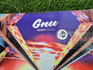 Tabla snowboard Gnu y fijaciones Union