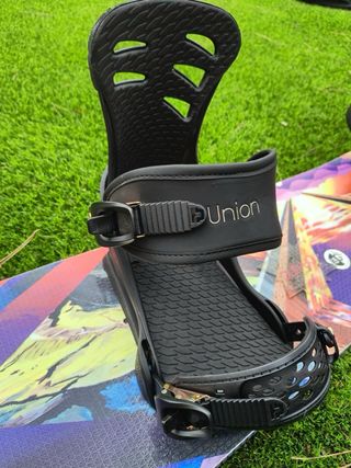 Tabla snowboard Gnu y fijaciones Union