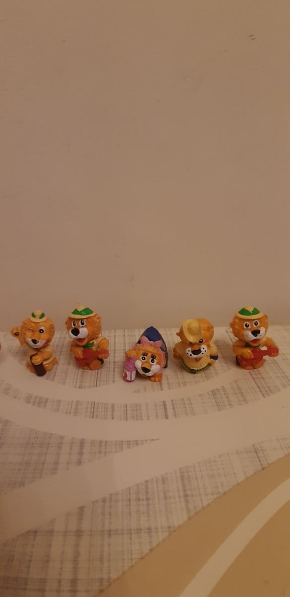 Set n.9 sorpresine Kinder- Leo Venturas-