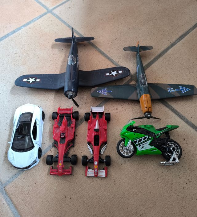 Modellini moto macchine e aerei