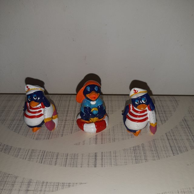 N. 3 sorpresine Kinder- Pingui Beach-