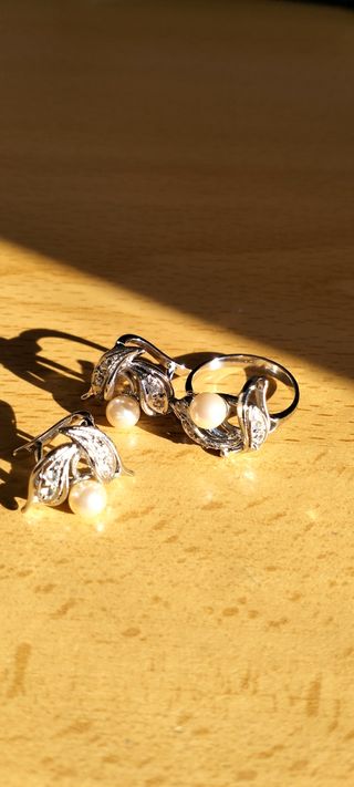 Set de pendientes y anillo con perla