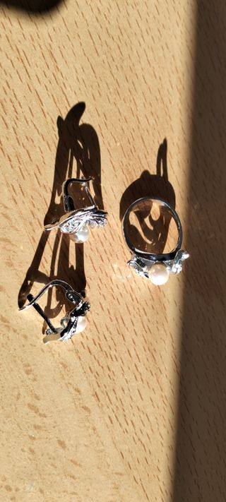 Set de pendientes y anillo con perla