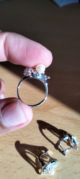 Set de pendientes y anillo con perla