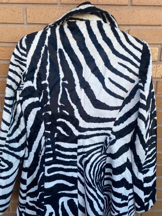 Abrigo cebra Cortefiel