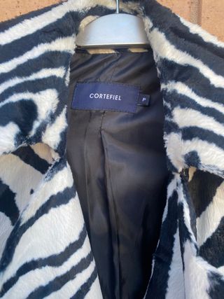 Abrigo cebra Cortefiel