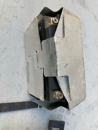 Tapa bateria y protector aislante YAMAHA XJ6