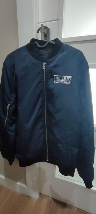 Bomber azul letras blancas