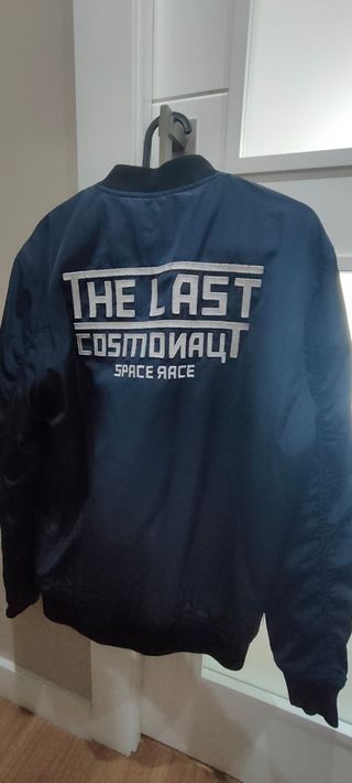 Bomber azul letras blancas