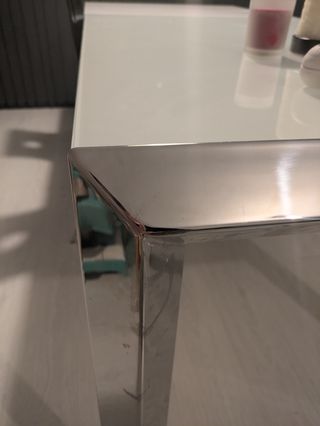 Mesa de comedor extensible, 4 sillas y lámpara