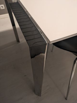 Mesa de comedor extensible, 4 sillas y lámpara