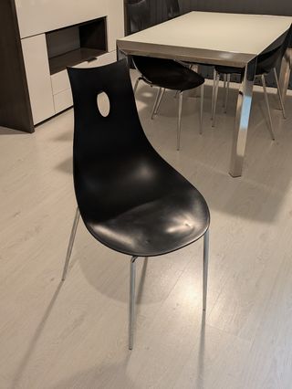 Mesa de comedor extensible, 4 sillas y lámpara