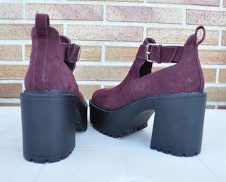 BOTÍN COLOR BURDEOS TALLA 38