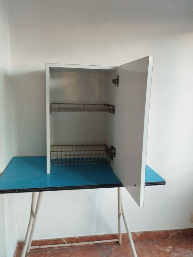 Armario de cocina con escurridor