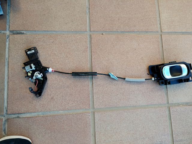 Maneta interior con cable