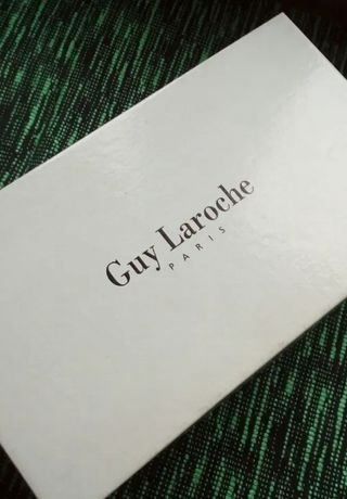 Caja para zapatos Guy Laroche