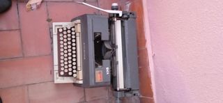 Maquina de escribir Olivetti