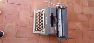 Maquina de escribir Olivetti