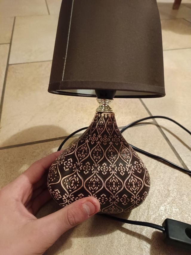 Lampada con base in ceramica