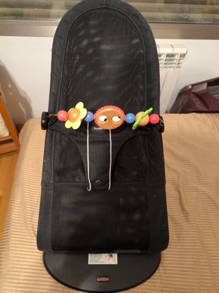 Hamaca Babybjorn y juguete