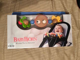 Hamaca Babybjorn y juguete