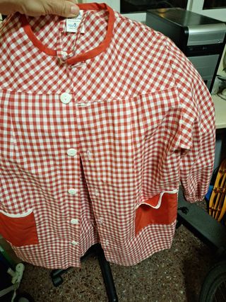 Bata colegio roja a cuadros talla 8 años