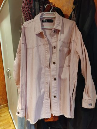 Cazadora vaquera rosa Zara