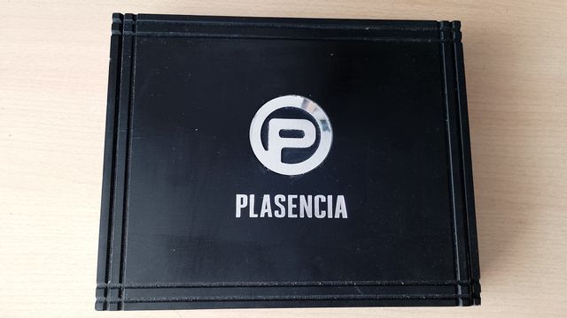 Lote 5 cajas de Puros y Taracea.