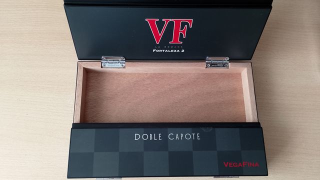 Lote 5 cajas de Puros y Taracea.