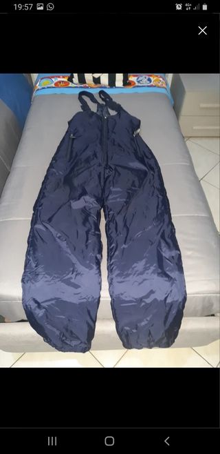 Salopette e scarponi neve