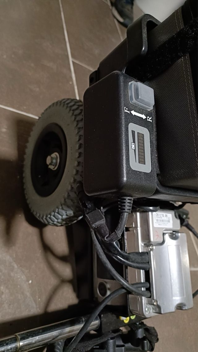 Motor auxiliar de silla de ruedas