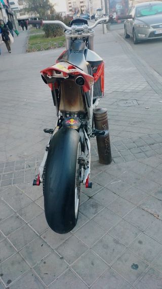 Aprilia sxv 550