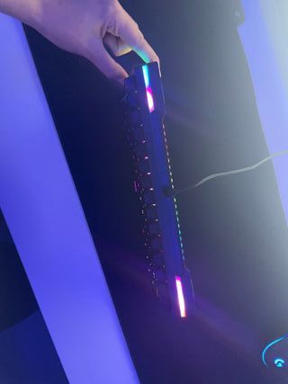 Teclado Krom gaming mecánico switches rosas