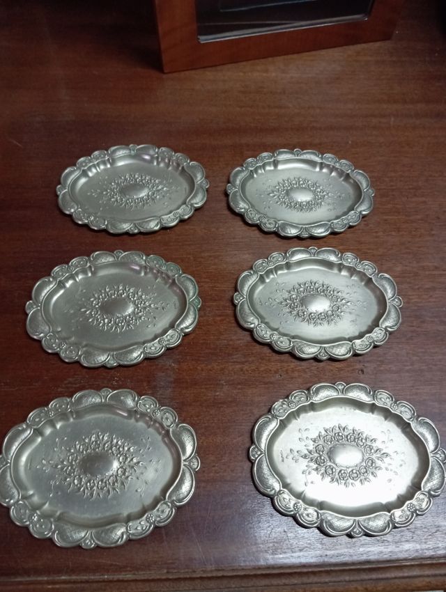 Bandejas antiguas plateadas