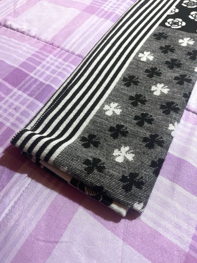 sciarpa bianca e nera fantasia