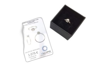 anillo oro 18k con piedra con diamante