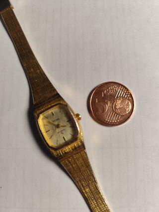 Reloj Titan oro