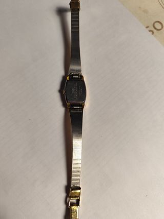 Reloj Titan oro