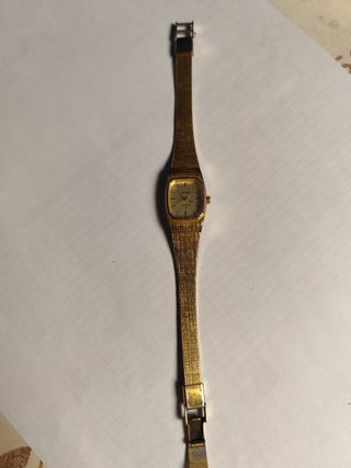 Reloj Titan oro
