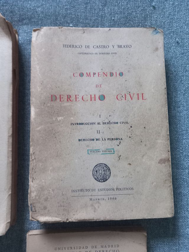 Lote de 4 libros de Derecho (1964 - 1966)