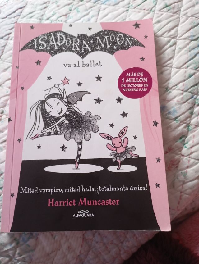 Isadora Moon va al ballet / Isadora Moon Goes to the Ballet (Spanish Edition)
