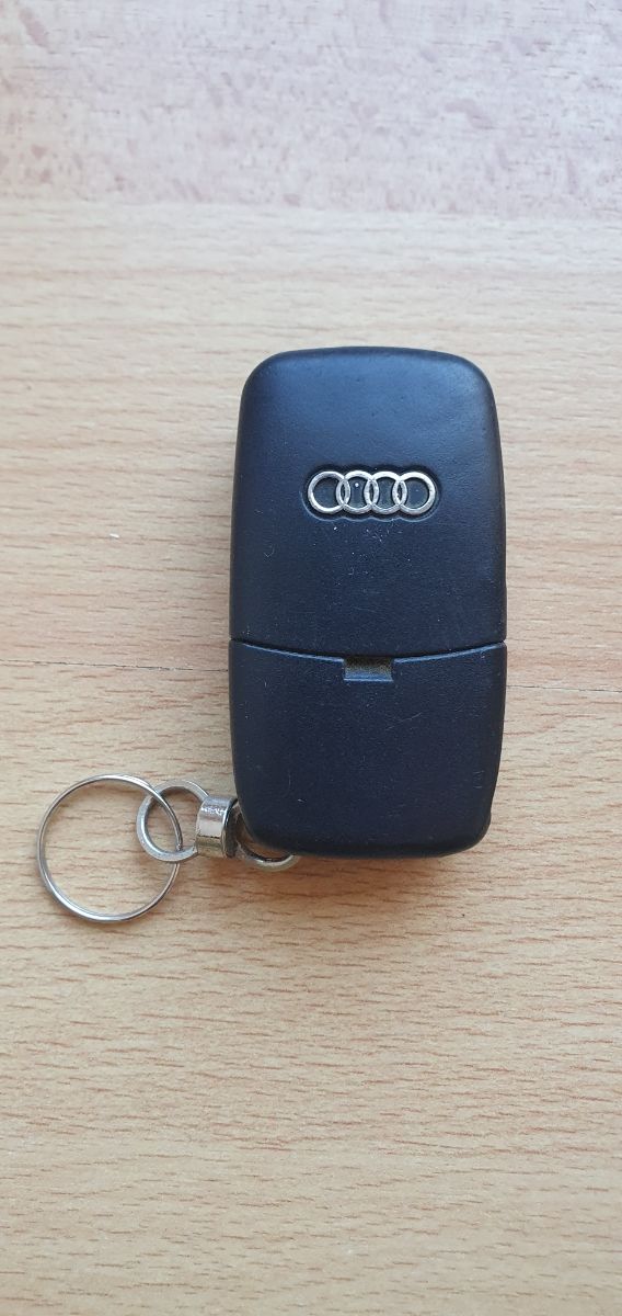 Llave con mando de AUDI