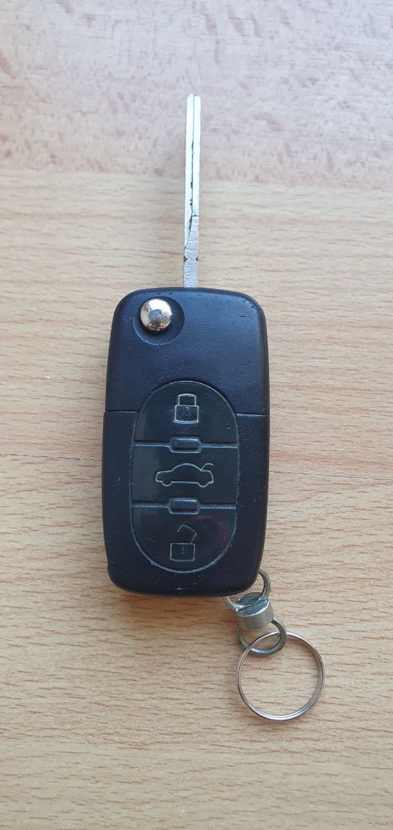 Llave con mando de AUDI