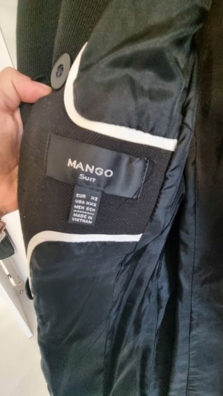 Abrigo negro Mango