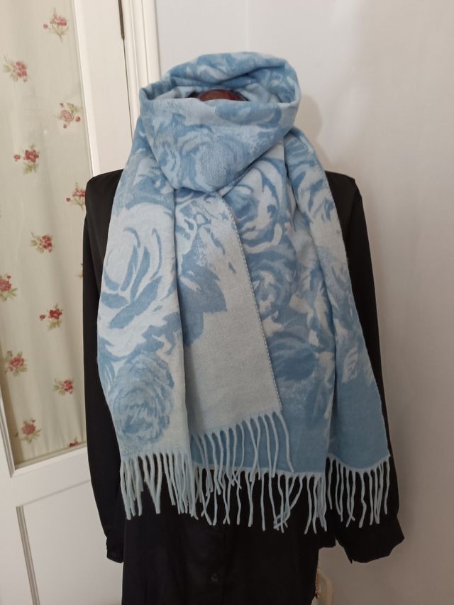 Preciosa bufanda celeste