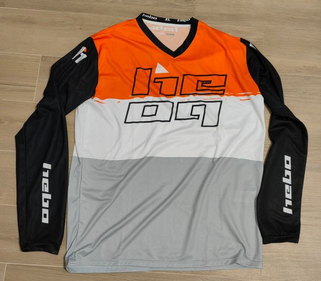 Jersey camiseta hebo naranja, blanca, gris y negra