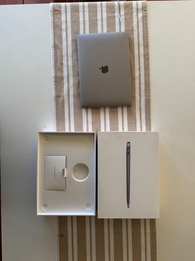 Apple Macbook Air M1 2020 256GB 16B RAM 2020