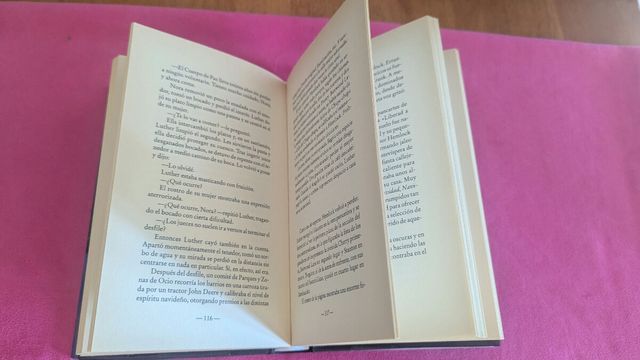 UNA NAVIDAD DIFERENTE.    Y  libro:     La tapader